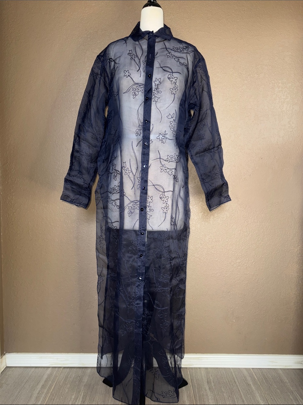 Gorgeous Dana Buchman Sheer Silk Navy Embroidered Button-Front Duster